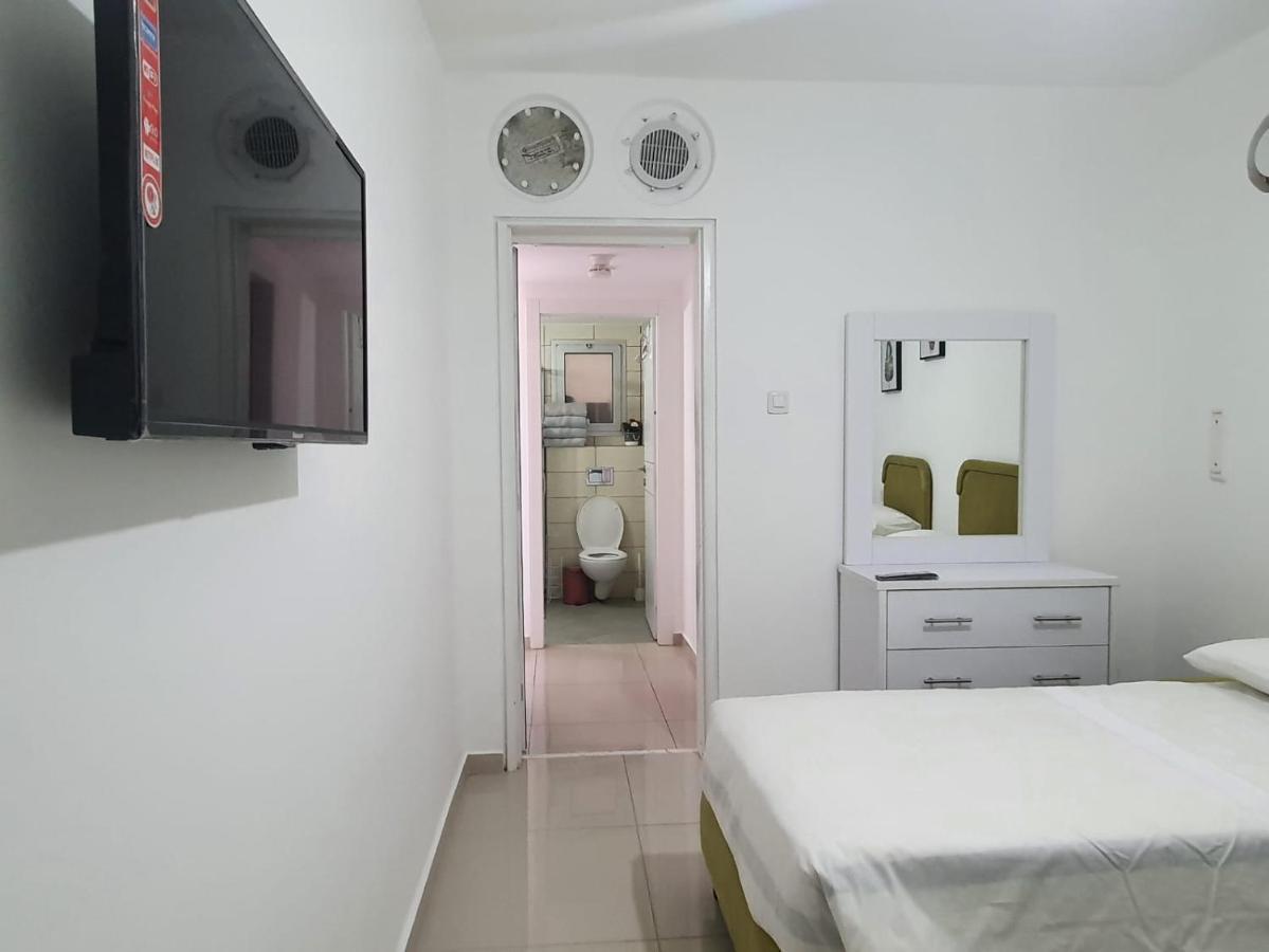 Viktoria Apartment Eilat Bagian luar foto