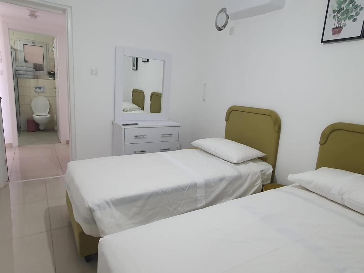 Viktoria Apartment Eilat Bagian luar foto
